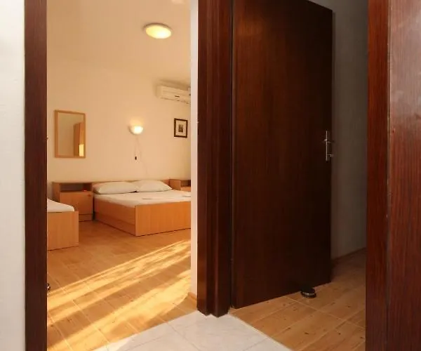 With A Parking Space Starigrad, Paklenica - 6595 *